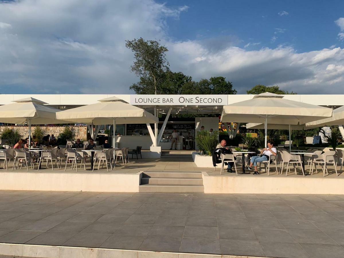 Apartment The Place Novigrad  Екстер'єр фото